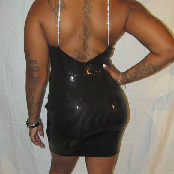 Jaslen bodycon dress - Picture 2 of 3